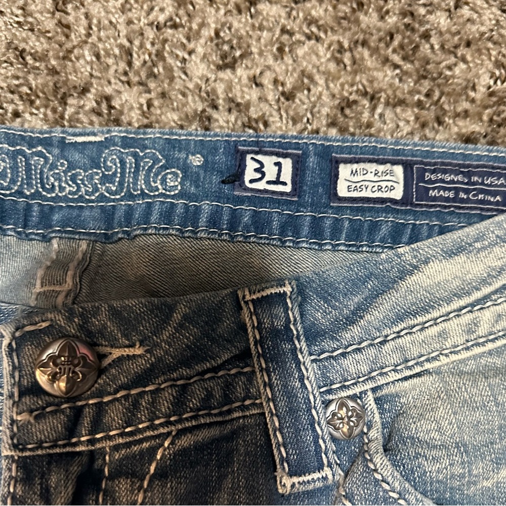 Miss Me easy crop jeans